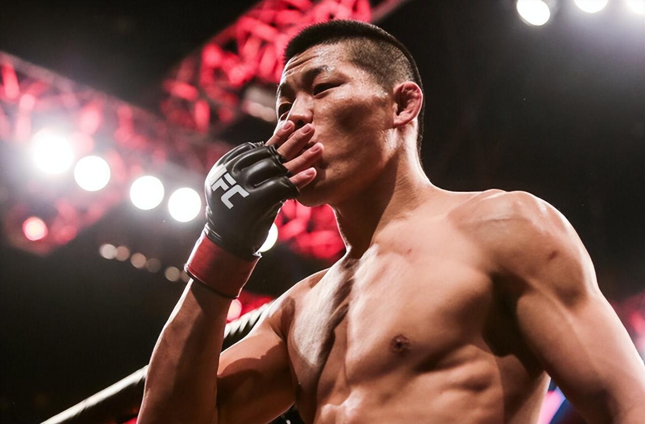 UFC“承认”裁判吹黑哨！李景亮钱没赚到，职业生涯还差点搭进去