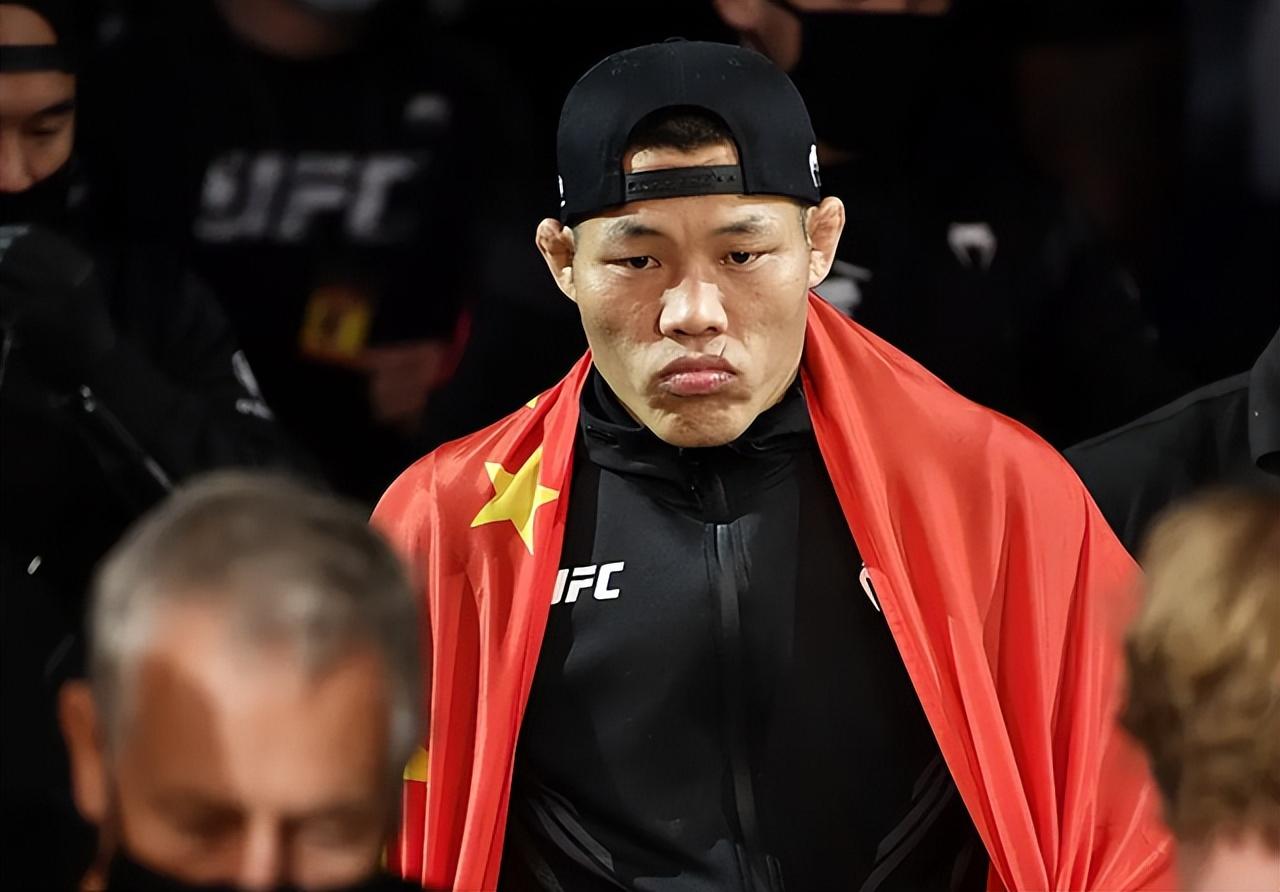 UFC“承认”裁判吹黑哨！李景亮钱没赚到，职业生涯还差点搭进去
