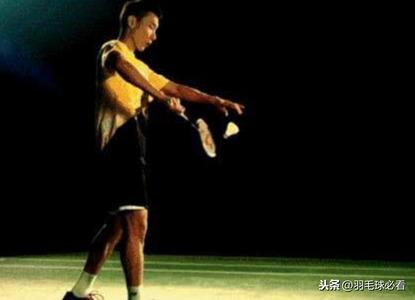 羽毛球基础正确入门方法（初步学习羽毛球正确姿势）