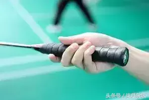 羽毛球小白如何正确入门(零基础羽毛球初学者手法技巧)