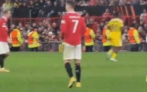 C罗从短裤掏出的神秘物质是什么