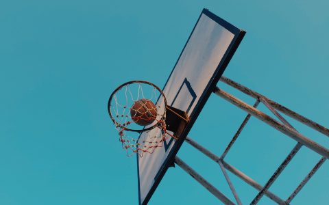 篮球赛场基本知识介绍（篮球比赛规则讲解）