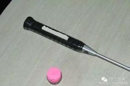 如何缠羽毛球手胶？（手把手教你缠羽毛球拍手胶（吸汗带））
