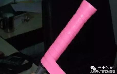 如何缠羽毛球手胶？（手把手教你缠羽毛球拍手胶（吸汗带））