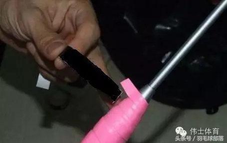 如何缠羽毛球手胶？（手把手教你缠羽毛球拍手胶（吸汗带））