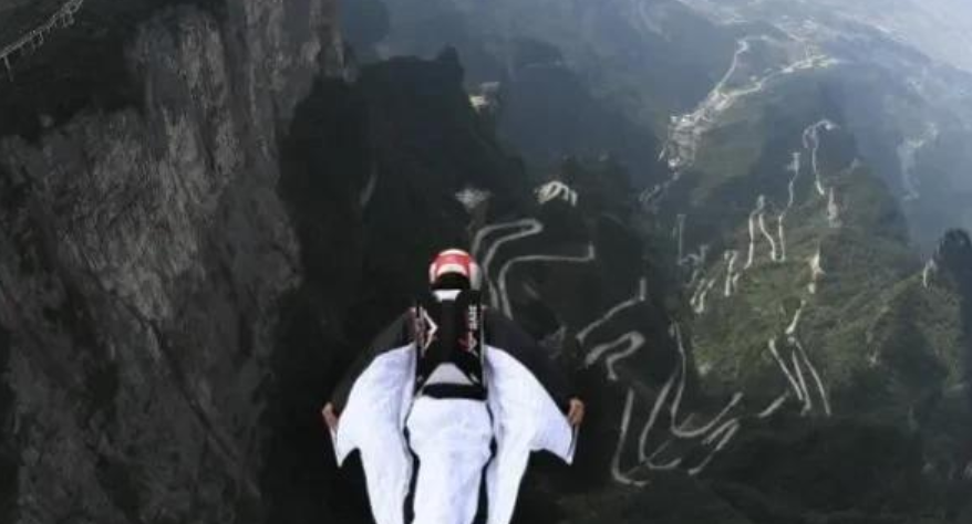 2020年，大四女生刘安在天门山翼装飞行时遇难（极限运动到底值得吗？）