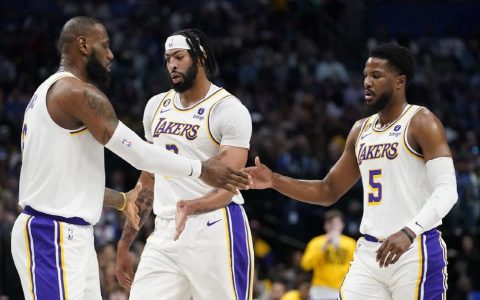 詹姆斯+浓眉合砍56分（湖人27分大逆转力挫独行侠，取得NBA3连胜）