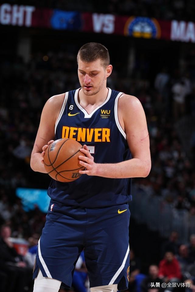 NBA最新实力榜公布：雄鹿14连胜蝉联第一，湖人3连胜提升4位
