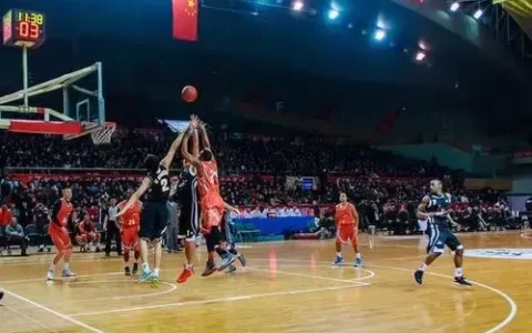 篮球比赛的基本规则（了解篮球的基本规则）