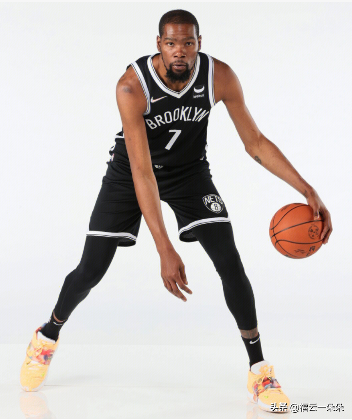 NBA球星财富排行榜（姚明22亿排第七，哈登、奥尼尔入榜！）