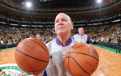 NBA球员的装备有多贵？（篮球比iphone6还贵，鞋垫比球鞋贵上万）