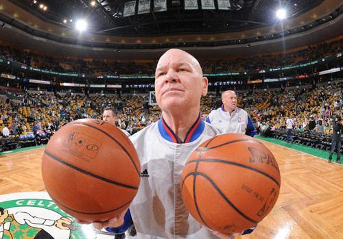 NBA球员的装备有多贵？（篮球比iphone6还贵，鞋垫比球鞋贵上万）