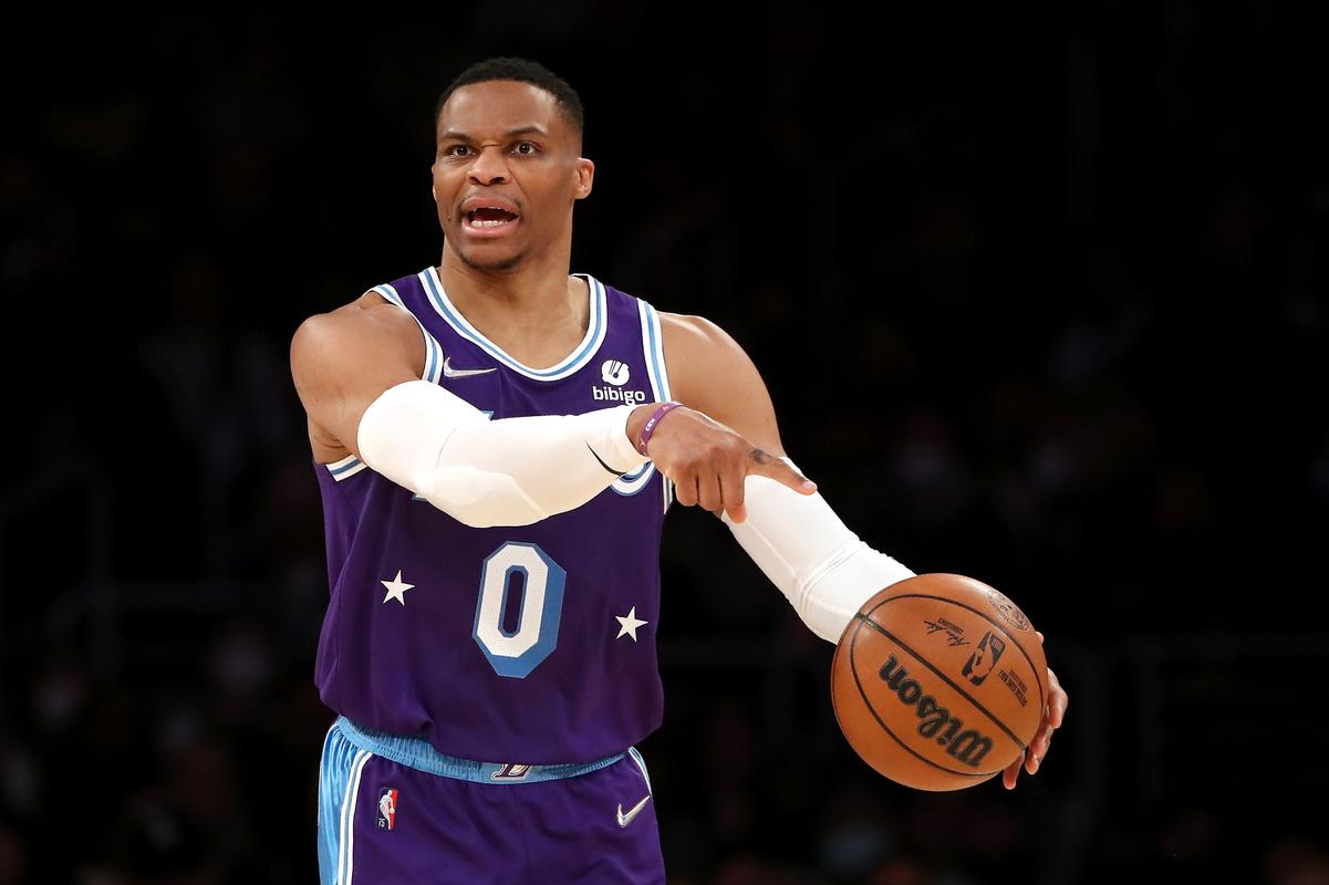 快船给出700万羞辱报价！（NBA三双王何以沦落至此？湖人是罪魁祸首）