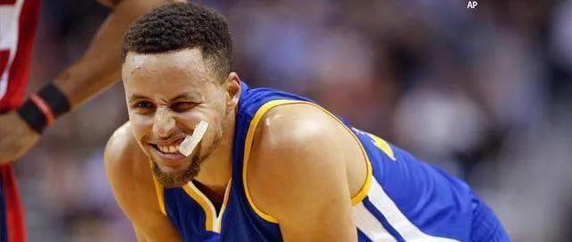 盘点NBA球星哪些标志性动作以及小怪癖（纳什喜欢摸鞋底再舔手指）