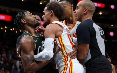 NBA官宣罚单（斯马特罚款25000美元 抱摔特雷杨引起冲突）