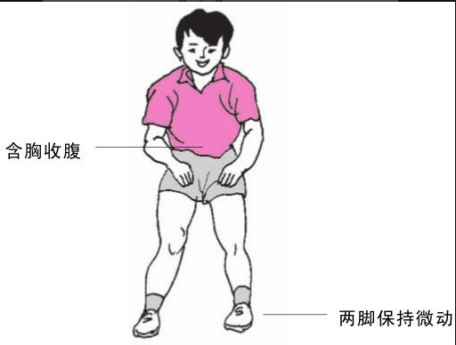 排球正确的打法姿势（排球准备姿势和移动）