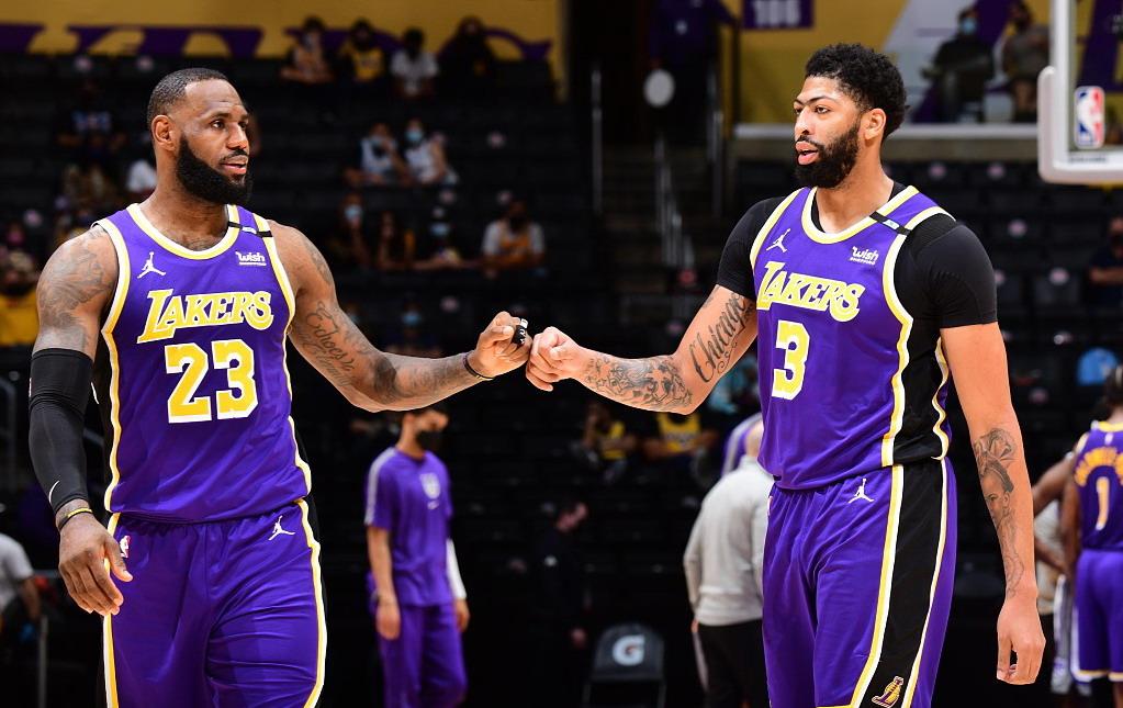 湖人射落太阳，NBA2连胜（湖人升至西部第十！哈登休战，76人轻取公牛）