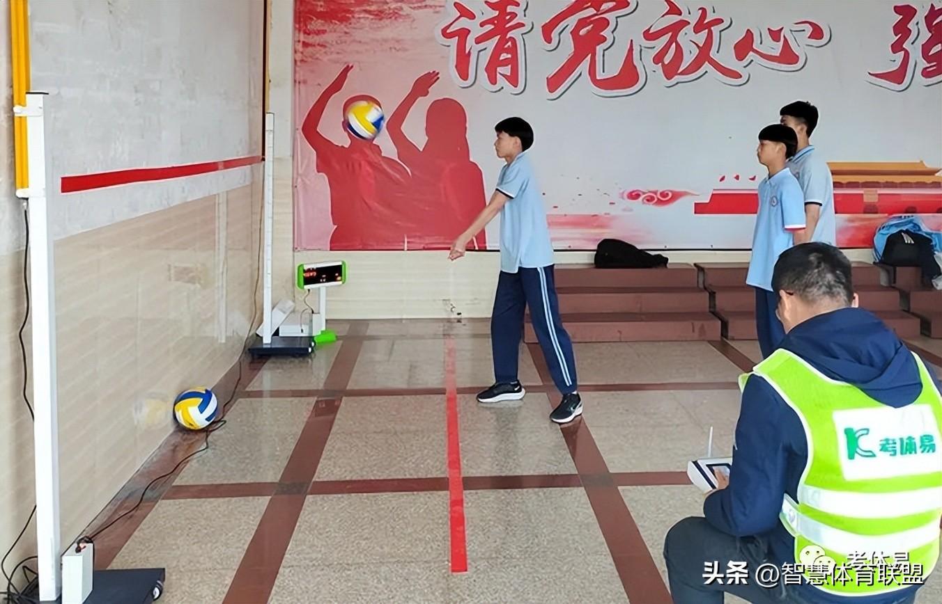 排球怎样垫球才不疼？（掌握好技巧排球垫球才不疼）
