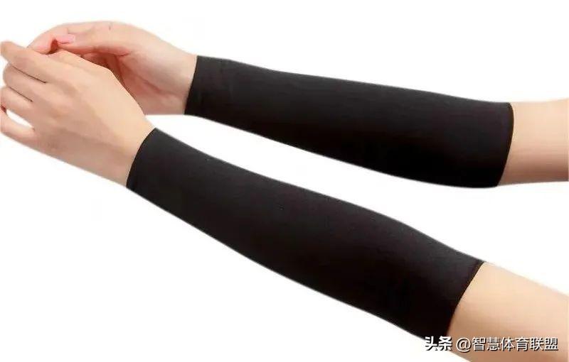 排球怎样垫球才不疼？（掌握好技巧排球垫球才不疼）
