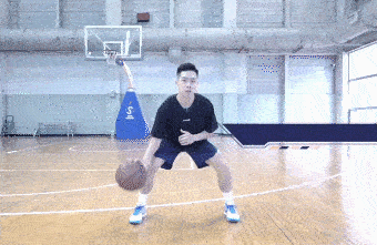 新手如何打篮球？（新手打篮球最重要的一步是什么？）