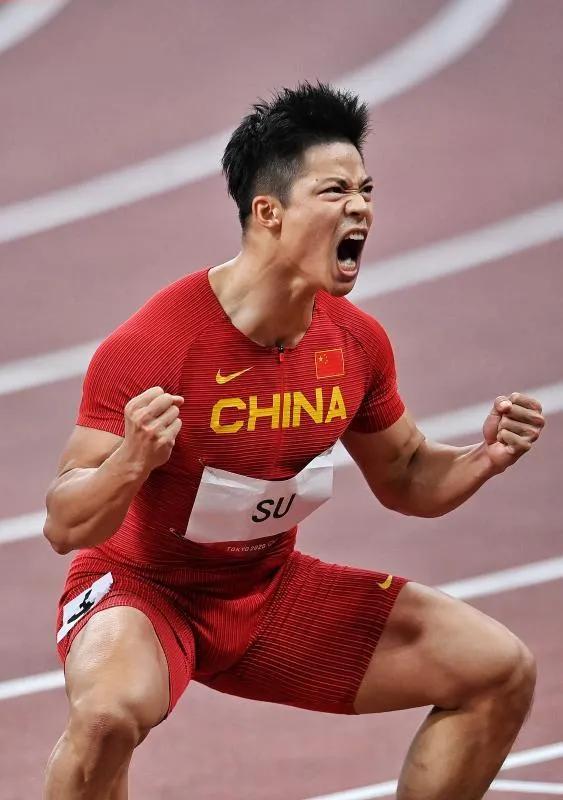 为什么短跑运动员比长跑运动员普遍更壮？（为什么短跑运动员壮如牛，长跑运动员细如猴？）