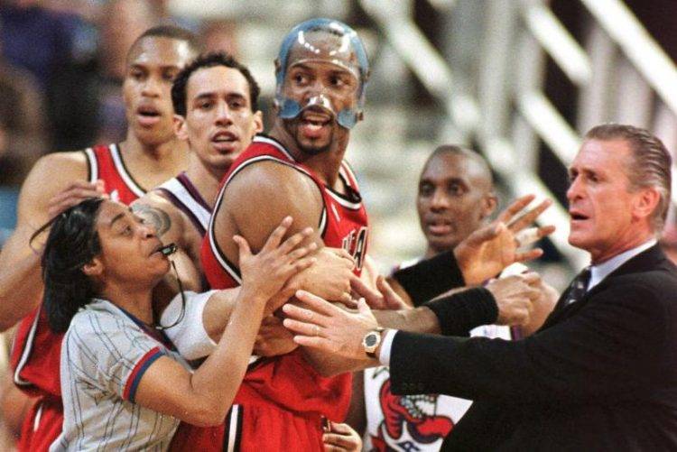 NBA历史上都有哪些人带过面具（细数联盟历史上的面具侠）