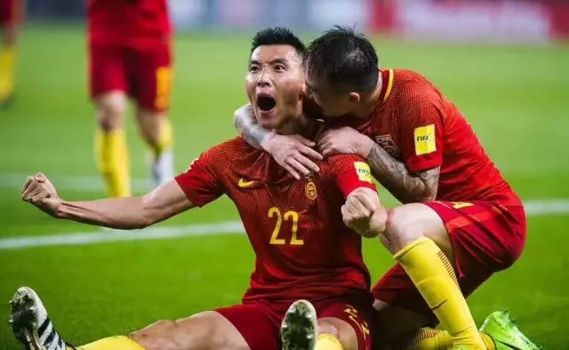 赢了！赢了！！中国男足1:0灭韩国队！燃到爆！-图3