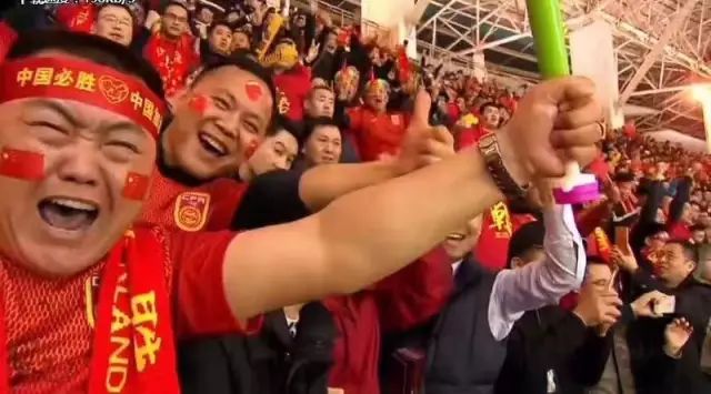 赢了！赢了！！中国男足1:0灭韩国队！燃到爆！-图4