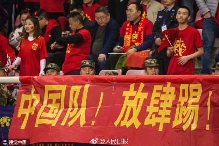 赢了！赢了！！中国男足1:0灭韩国队！燃到爆！-图9