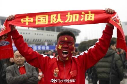 赢了！赢了！！中国男足1:0灭韩国队！燃到爆！-图14