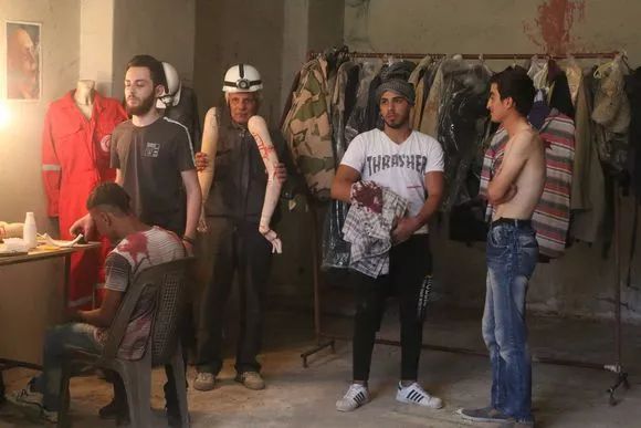 叙利亚化武袭击“真凶”被揪出！“白头盔”影视基地遭曝光，原来是场戏！-图11