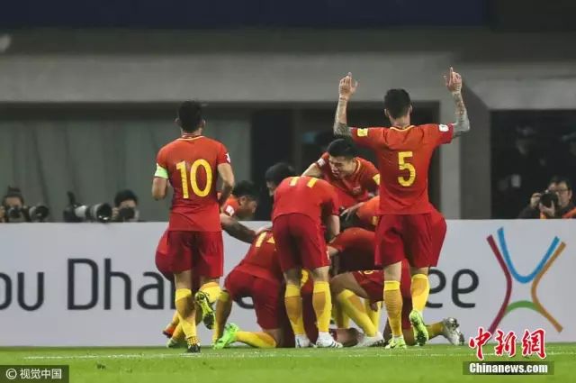 硬汉赢韩！昨晚中国男足1:0拿下韩国队，十四亿中国人为你们点赞！-图5