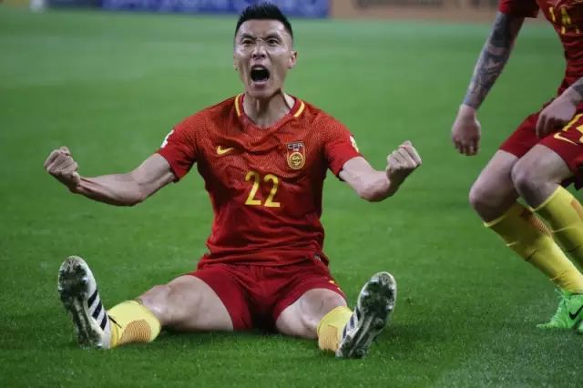 硬汉赢韩！昨晚中国男足1:0拿下韩国队，十四亿中国人为你们点赞！-图7