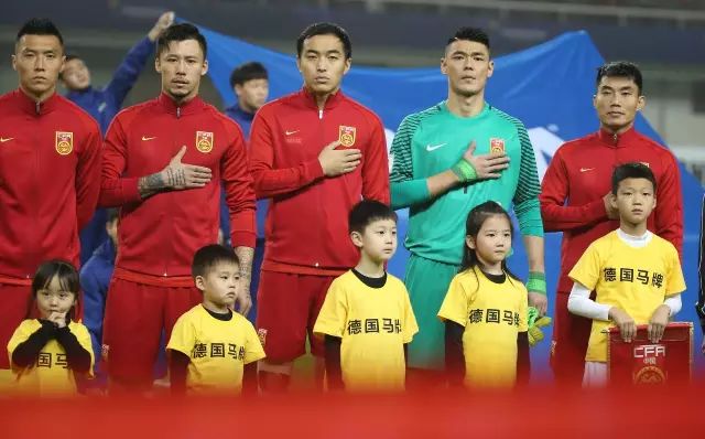 硬汉赢韩！昨晚中国男足1:0拿下韩国队，十四亿中国人为你们点赞！-图8