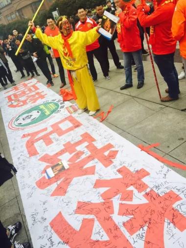 硬汉赢韩！昨晚中国男足1:0拿下韩国队，十四亿中国人为你们点赞！-图12