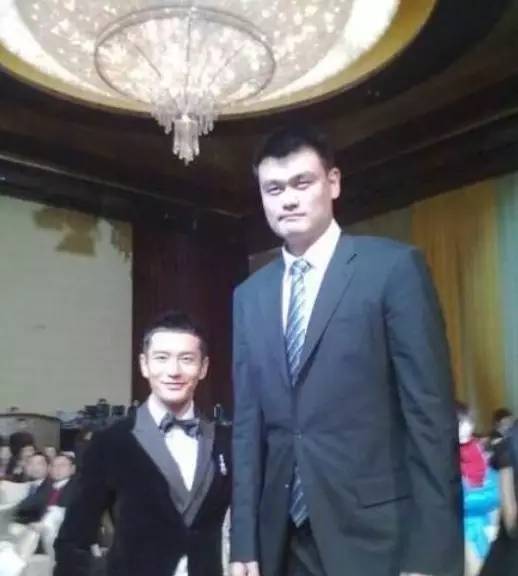 姚明与28个明星合影照片！看到第一张就忍不住了…-图9