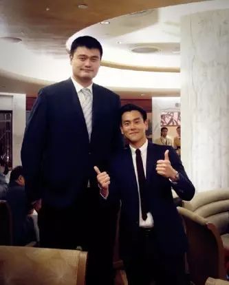 姚明与28个明星合影照片！看到第一张就忍不住了…-图15