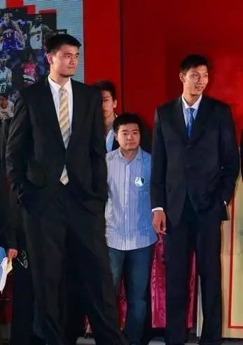 姚明与28个明星合影照片！看到第一张就忍不住了…-图34