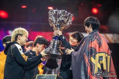 世界聚焦于你们————中国战队“EDG”夺冠英雄联盟S11总决赛冠军-图4