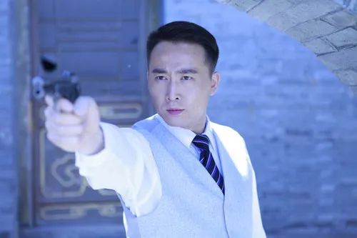 黄金剧场 | 娇俏千金的战火逆袭！大型史诗抗战剧《火线姐妹》影视频道正在热播-图5