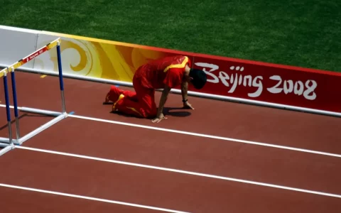 刘翔退役！央视专访"翔飞人"为啥一到奥运就退赛？