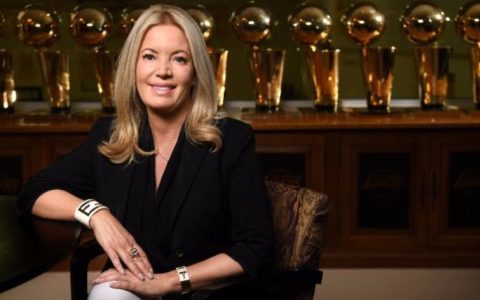 湖人老板珍妮-巴斯：带领湖人重建湖人王朝