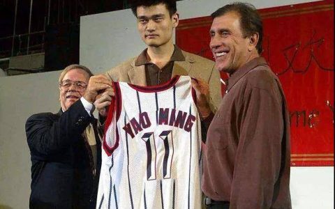 姚明进入NBA参加选秀成为状元真的那么容易？