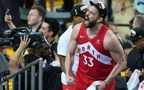 猛龙队赢得了NBA总冠军，马克·加索尔创造了历史