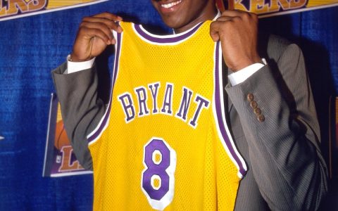 科比在NBA都穿过几号球衣？不知道的别再说自己是科密