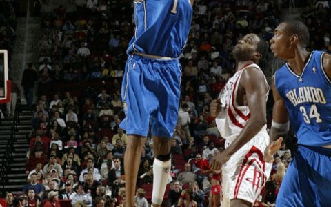 nba弹跳排名，韦伯小巧的身材却有着惊人的能量，看过土豆扣篮的人无不惊叹