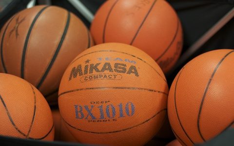 易建联NBA薪资是多少？答案在这里