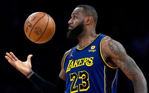 湖人vs雄鹿直播在线观看-NBA常规赛（2024年03月27日）