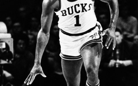 NBA75大球星之奥斯卡-罗伯特森（1）：最早的三双王