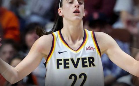 首次连胜！女库里克拉克23+8+9三数据最高 遭恶犯率狂热险胜